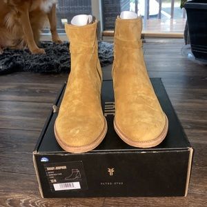 NWT Frye Grady Jodphur Western Boots in Tan Suede